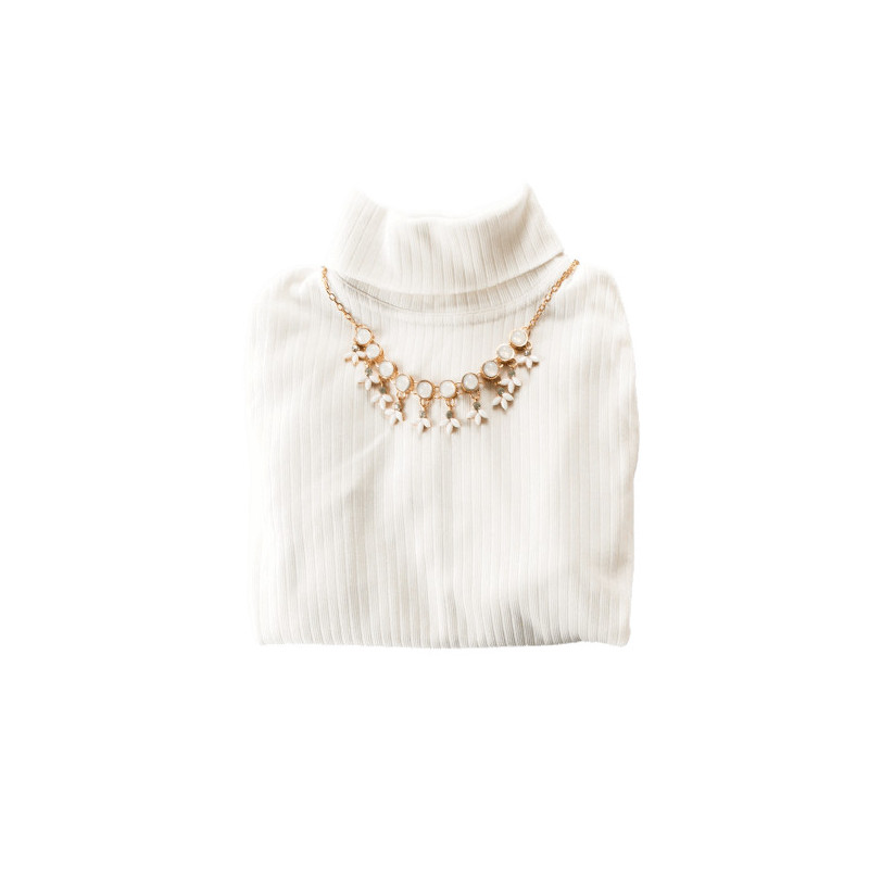 White cotton blouse with necklace